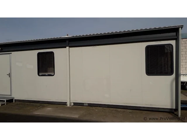 Portakabin met 2 kantoren, gang, toiletten en kantine/keuken met inbouwapparatuur - 1800x400x300 cm - afbeelding 59 van  60