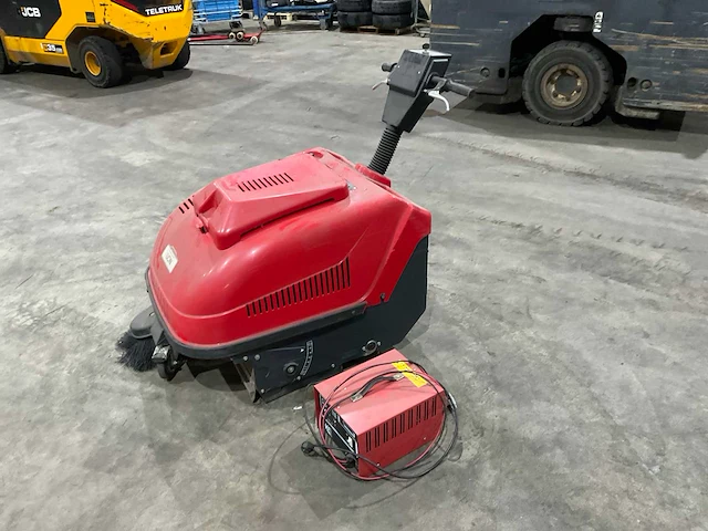Portotecnica lion 600e zelfrijdende veegmachine - afbeelding 2 van  9