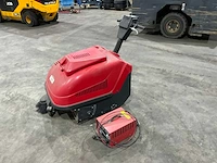 Portotecnica lion 600e zelfrijdende veegmachine - afbeelding 2 van  9