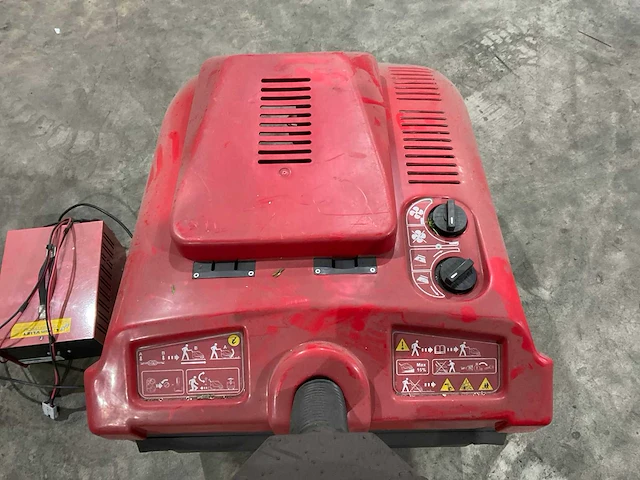 Portotecnica lion 600e zelfrijdende veegmachine - afbeelding 7 van  9