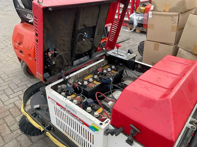 Portotecnica lion plus 9500 me elektrische straatveegmachine - afbeelding 3 van  14