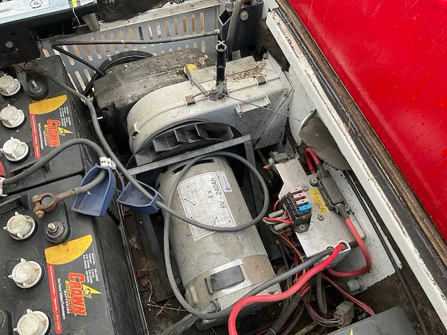 Portotecnica lion plus 9500 me elektrische straatveegmachine - afbeelding 6 van  14