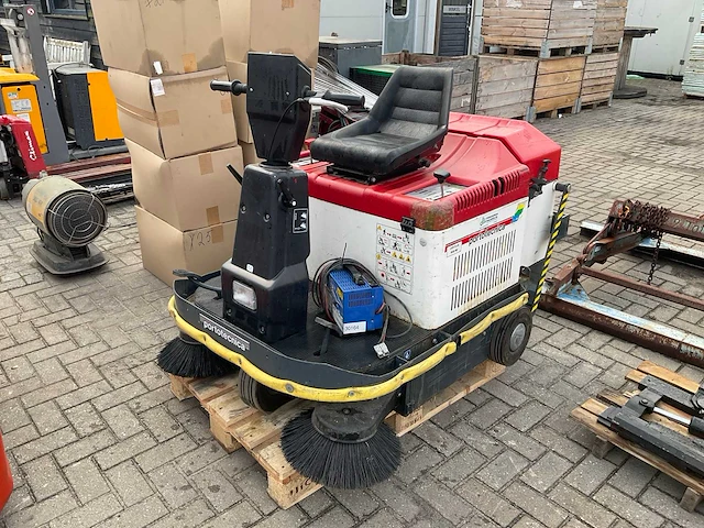 Portotecnica lion plus 9500 me elektrische straatveegmachine - afbeelding 1 van  14
