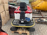 Portotecnica lion plus 9500 me elektrische straatveegmachine - afbeelding 7 van  14