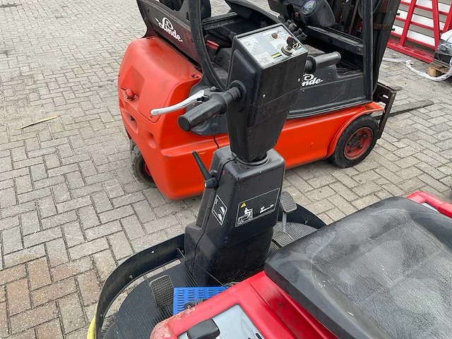 Portotecnica lion plus 9500 me elektrische straatveegmachine - afbeelding 13 van  14