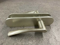 Post en eger - deurkruk - op rond blind schild (10x) - afbeelding 1 van  4