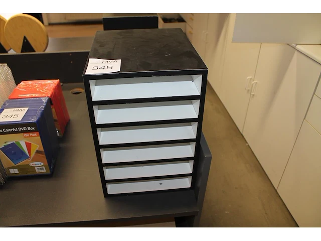 Postbak a 26 x 32 x 37 met zes vakken. - afbeelding 1 van  1