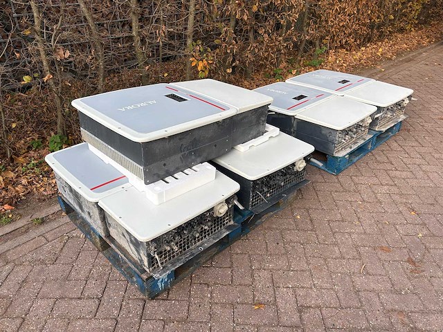 Power one - aurora trio 27.6k - gebruikte omvormer (5x) - afbeelding 1 van  6