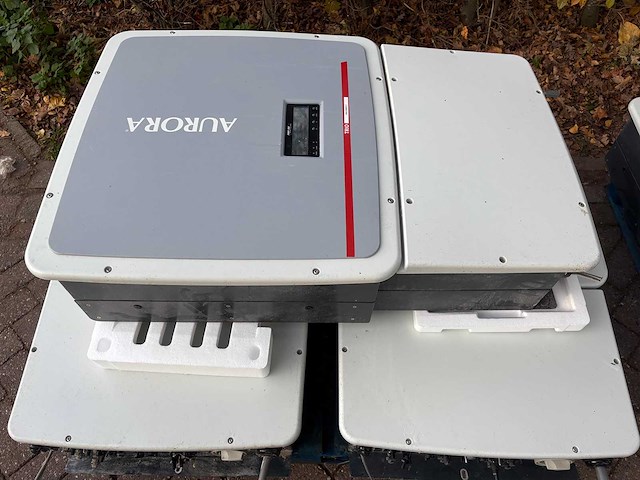 Power one - aurora trio 27.6k - gebruikte omvormer (5x) - afbeelding 3 van  6
