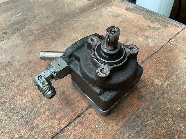 Power steering pump - afbeelding 1 van  5