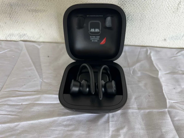 Powerbeats pro - draadloze oortjes - zwart - afbeelding 3 van  3