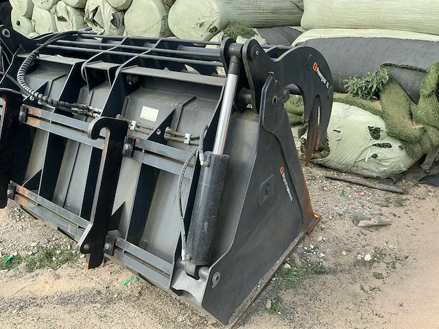 Powergrab xl 240 bor rail l graafbak met grijper - afbeelding 4 van  7