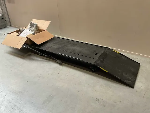 Powerplus motor heftafel met wielklem - afbeelding 1 van  8