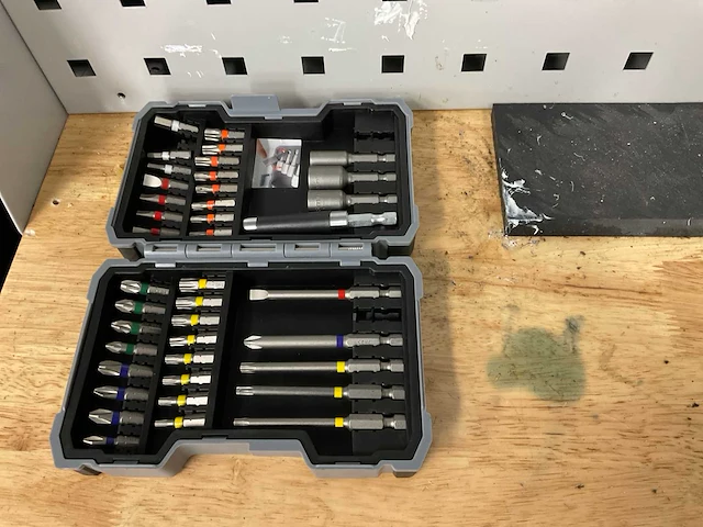 Powerplus tools werkbank met gereedschap - afbeelding 2 van  11