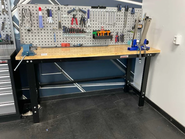 Powerplus tools werkbank met gereedschap - afbeelding 1 van  11