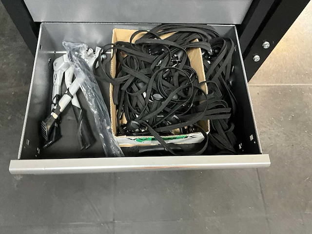 Powerplus werkbank - afbeelding 4 van  12