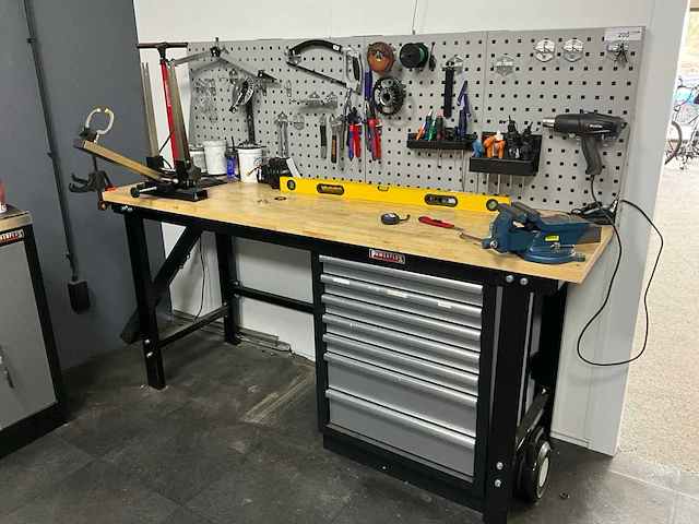 Powerplus werkbank - afbeelding 1 van  12