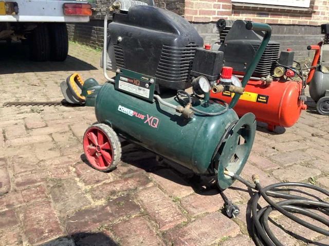 Powerplus x8105 hogedrukcompressor - afbeelding 1 van  4