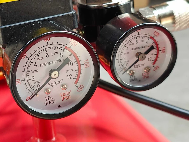 Powertech - 2024 - pt-100l - luchtcompressor - afbeelding 11 van  13