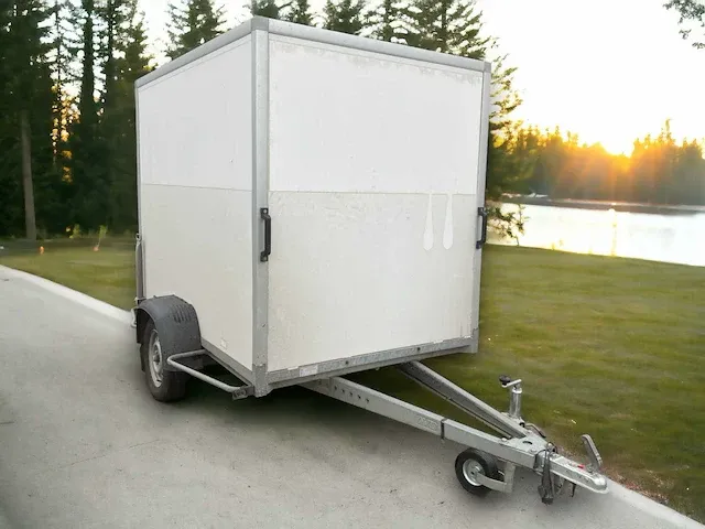 Powertrailer - gesloten - aanhangwagen - afbeelding 1 van  8