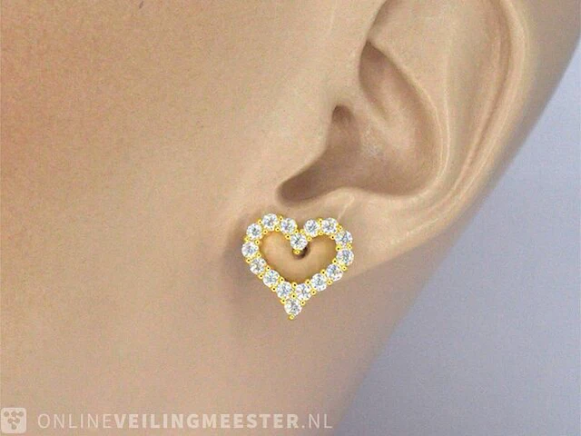 Prachtige hartvorm oorbellen van hoge kwaliteit met briljanten - afbeelding 2 van  6