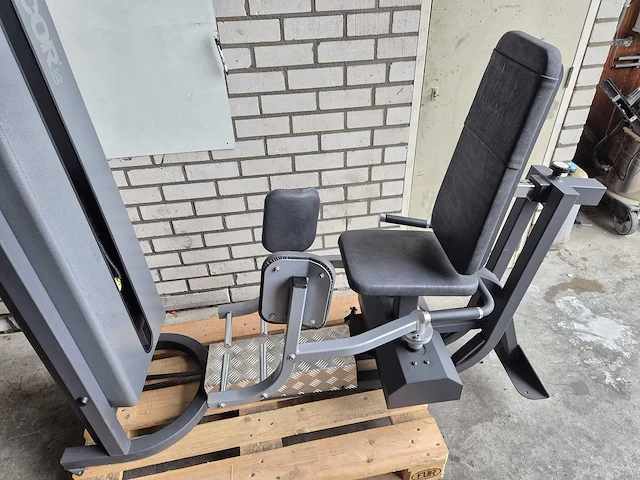 Precor - abduction + adduction machine - afbeelding 1 van  7