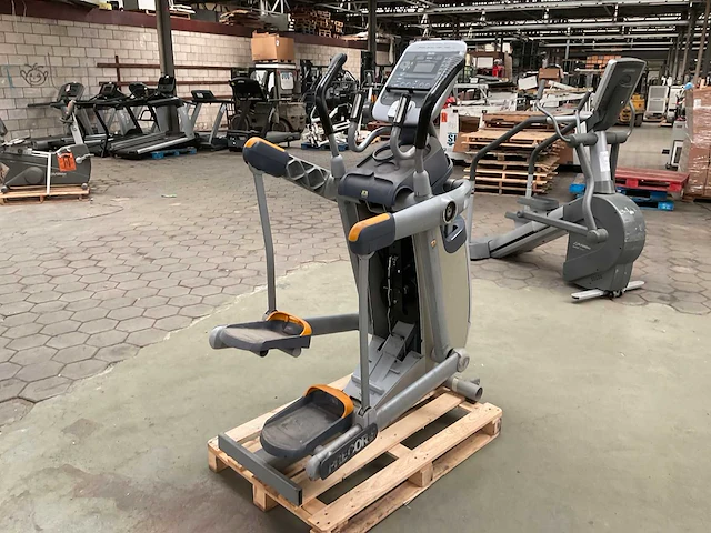 Precor 100i crosstrainer - afbeelding 1 van  7