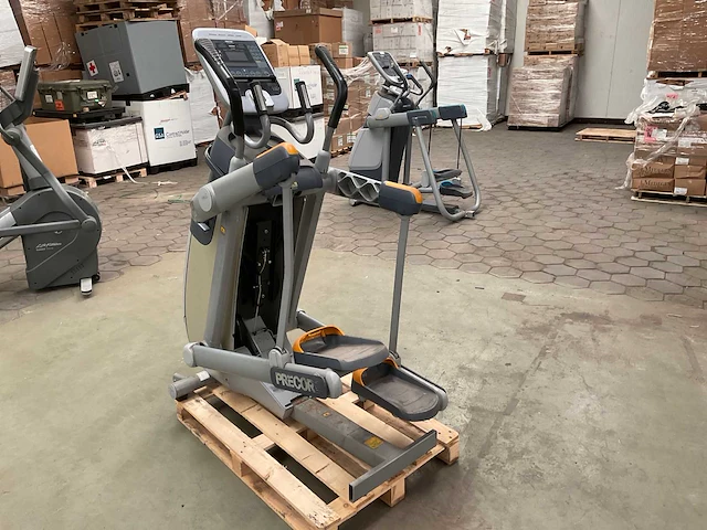 Precor 100i crosstrainer - afbeelding 2 van  7