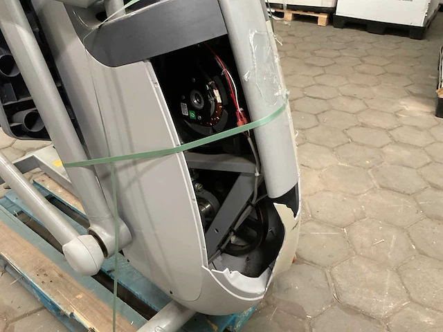 Precor 100i crosstrainer - afbeelding 6 van  8