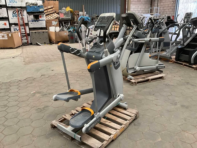 Precor 100i crosstrainer - afbeelding 1 van  5