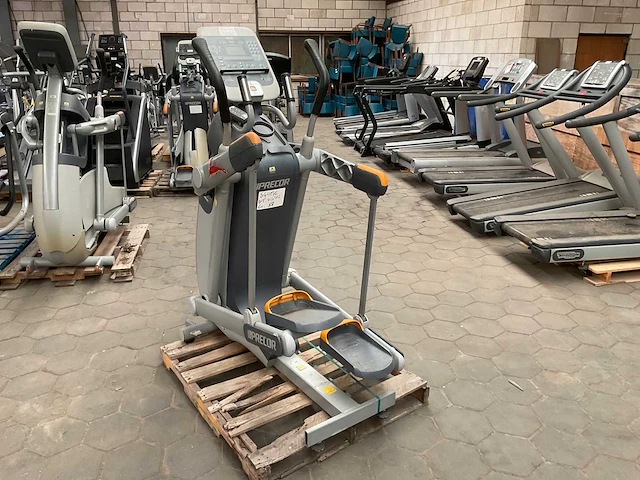 Precor 100i crosstrainer - afbeelding 2 van  5