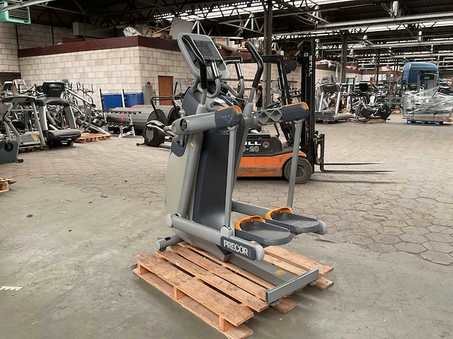 Precor 100i crosstrainer - afbeelding 4 van  7