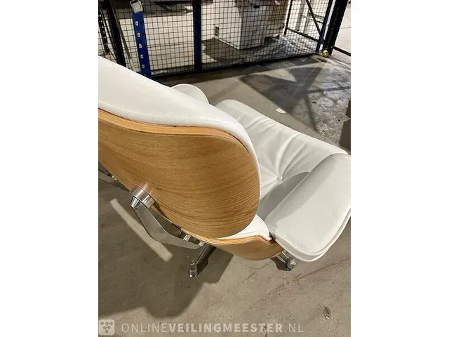 Premium eames lounge chair met ottoman in essen en echt wit leer, essen / wit - afbeelding 4 van  9