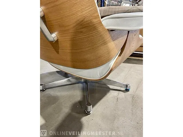 Premium eames lounge chair met ottoman in essen en echt wit leer, essen / wit - afbeelding 8 van  9