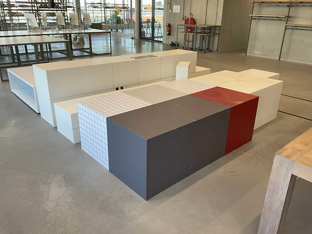 Presentatie kubussen en meubels - afbeelding 7 van  7