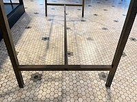 Presentatietafel met messing bovenblad - afbeelding 7 van  7