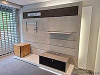 Presentatie/wanddisplay incl. verlichting, wandschap & tv-ophangsysteem - 300x80x240cm - afbeelding 1 van  5