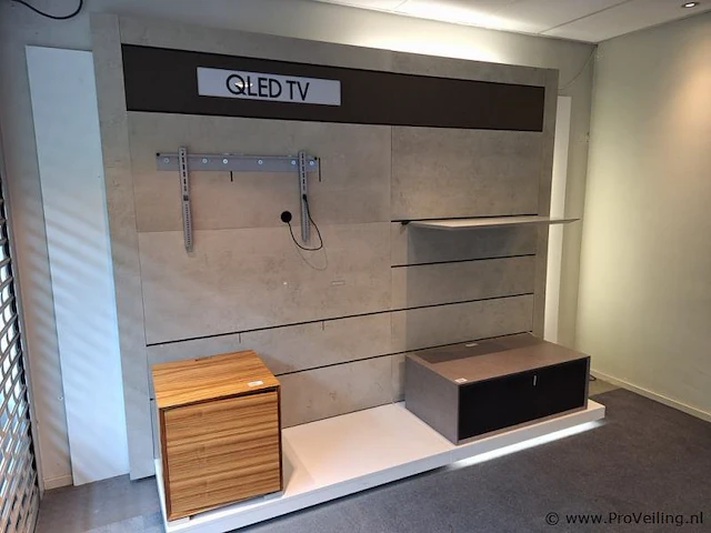 Presentatie/wanddisplay incl. verlichting, wandschap & tv-ophangsysteem - 300x80x240cm - afbeelding 2 van  5
