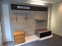 Presentatie/wanddisplay incl. verlichting, wandschap & tv-ophangsysteem - 300x80x240cm - afbeelding 2 van  5