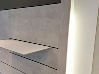 Presentatie/wanddisplay incl. verlichting, wandschap & tv-ophangsysteem - 300x80x240cm - afbeelding 4 van  5