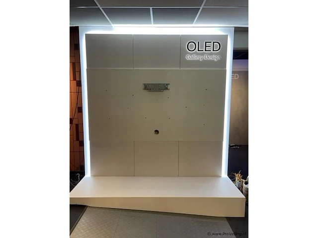 Presentatie/wanddisplay v.v. reclameverlichting "oled gallery design & lg tv-muurbeugel - 240x100x265cm - afbeelding 1 van  5