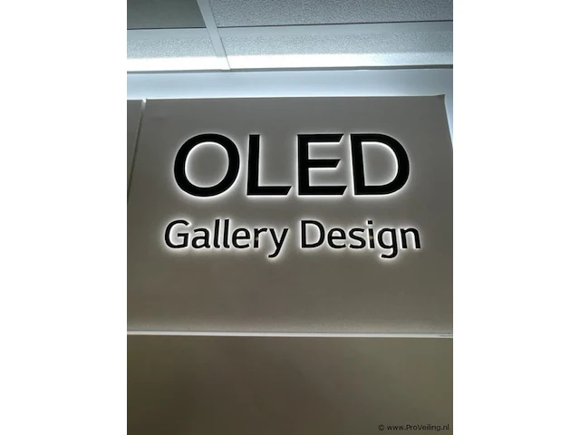 Presentatie/wanddisplay v.v. reclameverlichting "oled gallery design & lg tv-muurbeugel - 240x100x265cm - afbeelding 2 van  5