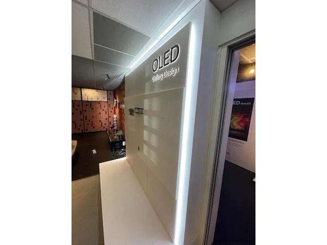 Presentatie/wanddisplay v.v. reclameverlichting "oled gallery design & lg tv-muurbeugel - 240x100x265cm - afbeelding 5 van  5