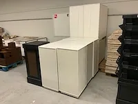 Presentatiezuilen en 4x dubbelzijdige kast (7x) - afbeelding 4 van  4