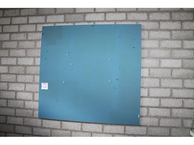 Prikbord. afmeting 105 x 100 cm. - afbeelding 1 van  1