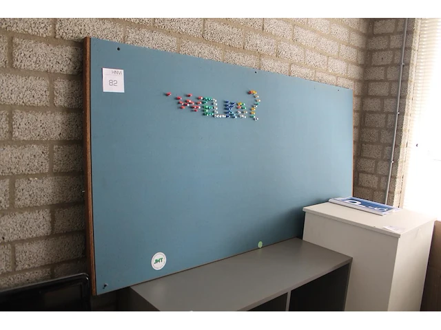 Prikbord. afmeting 160 x 77 cm. - afbeelding 1 van  2