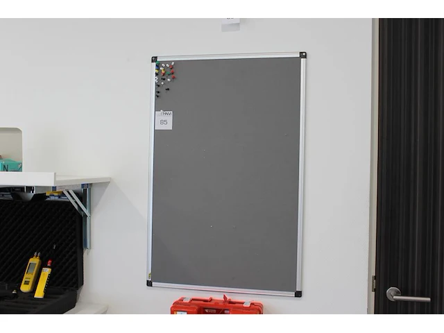Prikbord met afmeting 60 x 90 cm. - afbeelding 1 van  2