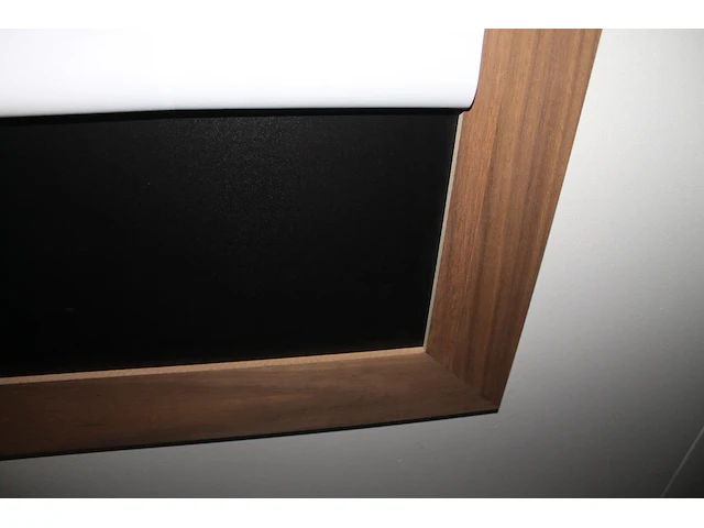 Prikbord met houten omlijsting 200 x 100 cm. - afbeelding 2 van  2