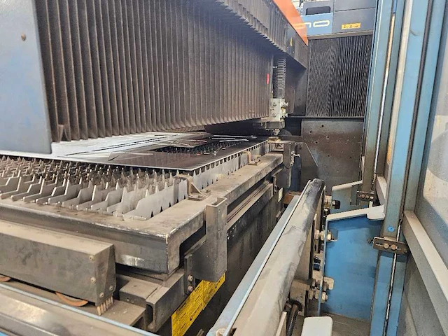 Prima power - platino 1530 hs - laser cutting machine - 2005 - afbeelding 2 van  13