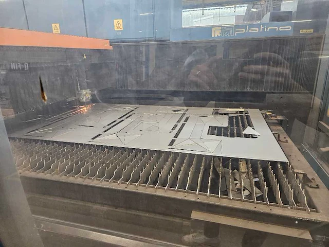Prima power - platino 1530 hs - laser cutting machine - 2005 - afbeelding 6 van  13